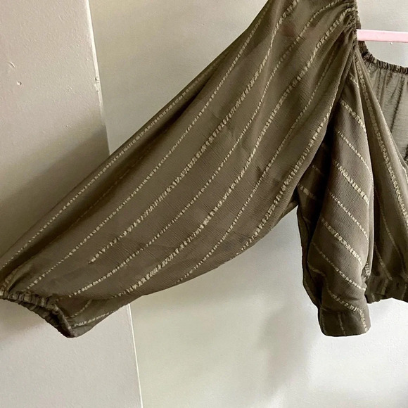 NWT BCBG Generation tie front peasant crop top. Size M - Picture 5 of 10